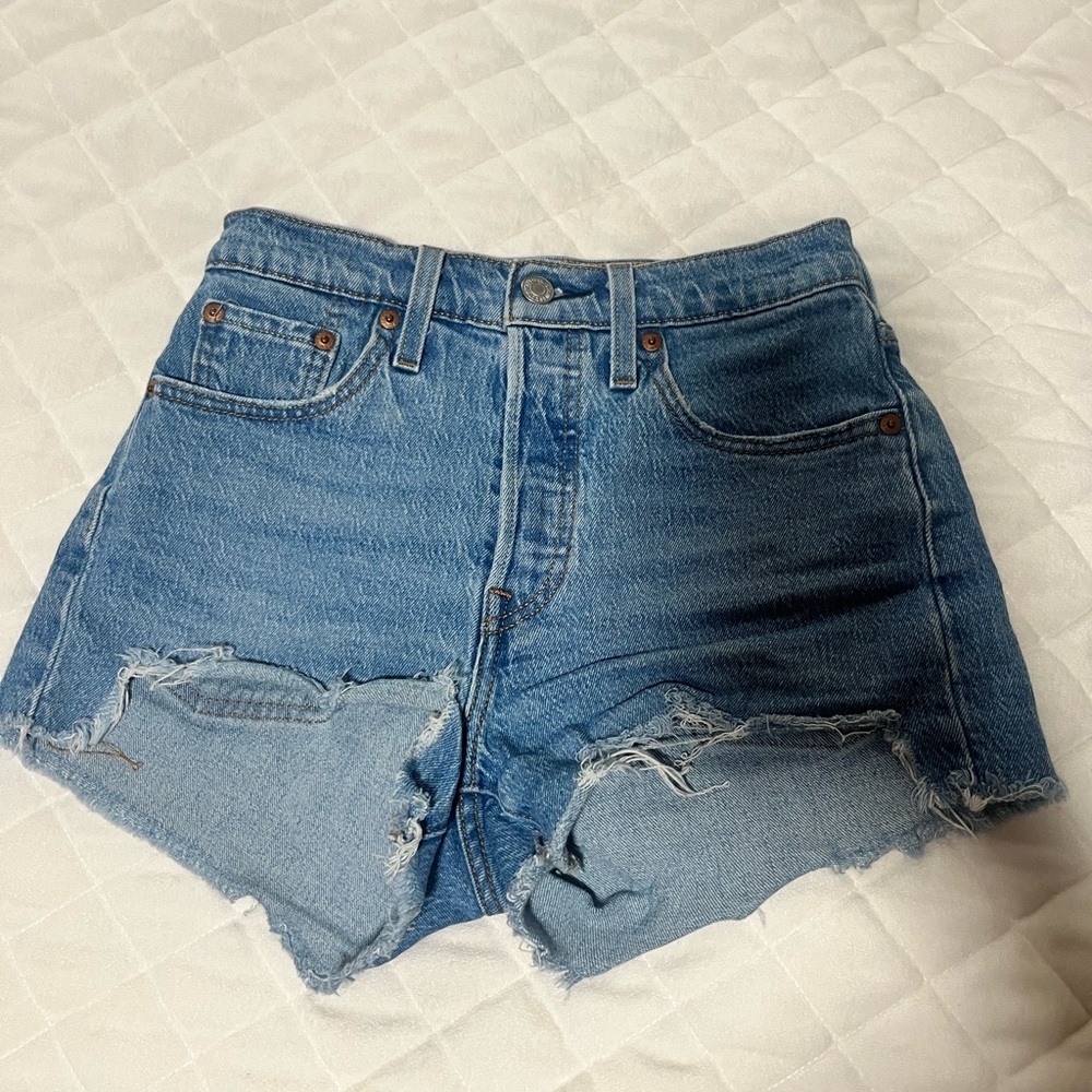 Levi Jean shorts size 25